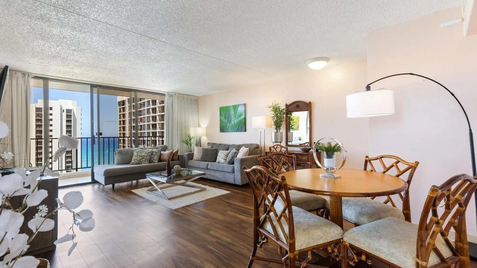 Sky-High Oceanview Escape At Waikiki Banyan With Free Parking Lejlighed Honolulu USA