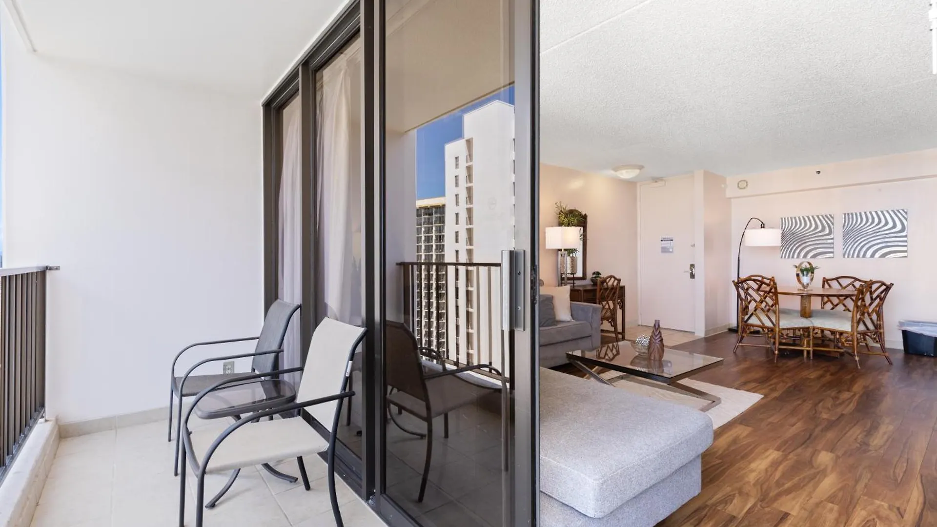 Sky-High Oceanview Escape At Waikiki Banyan With Free Parking Lejlighed Honolulu 0*,  USA