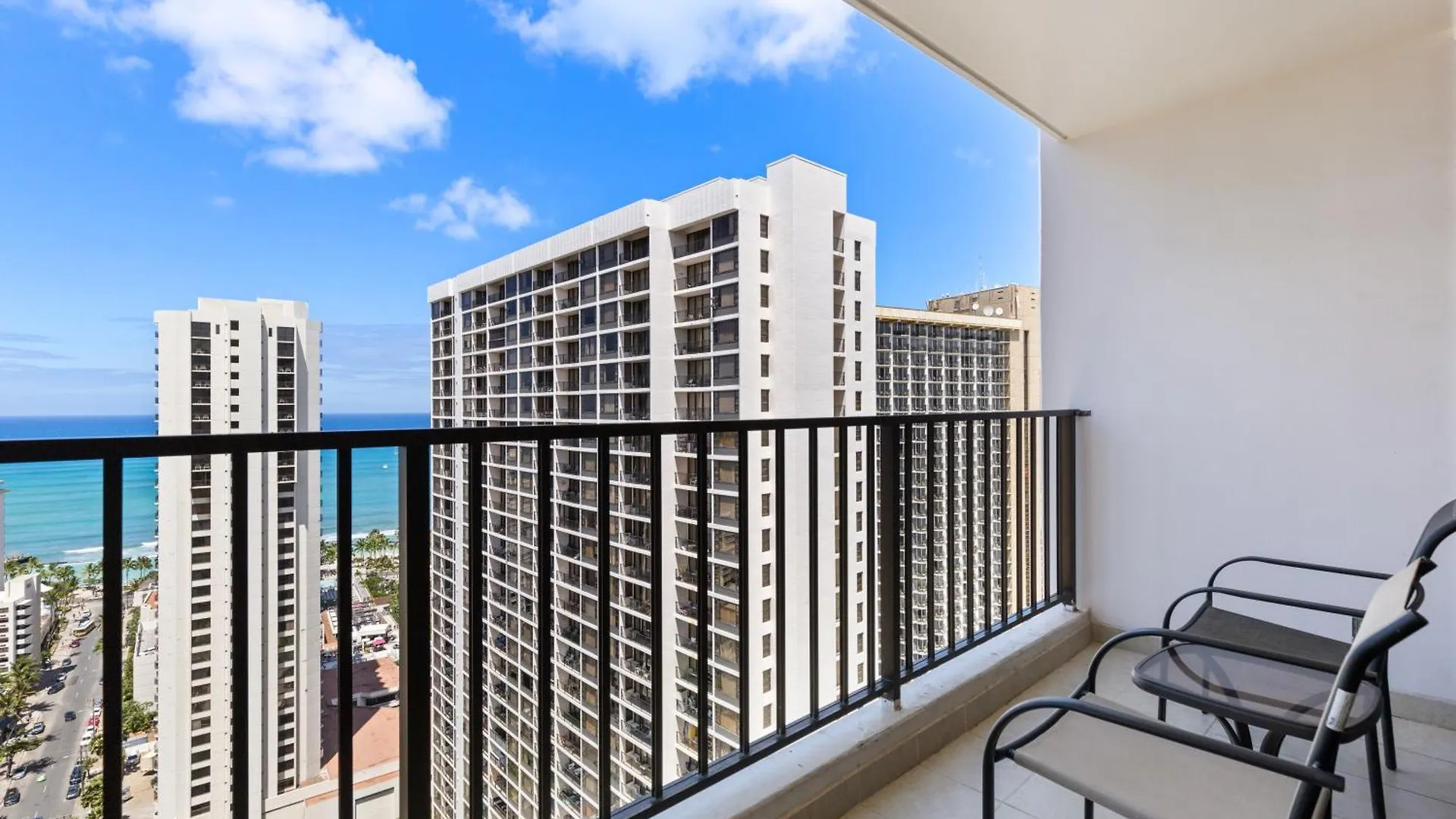 Sky-High Oceanview Escape At Waikiki Banyan With Free Parking Lejlighed Honolulu USA
