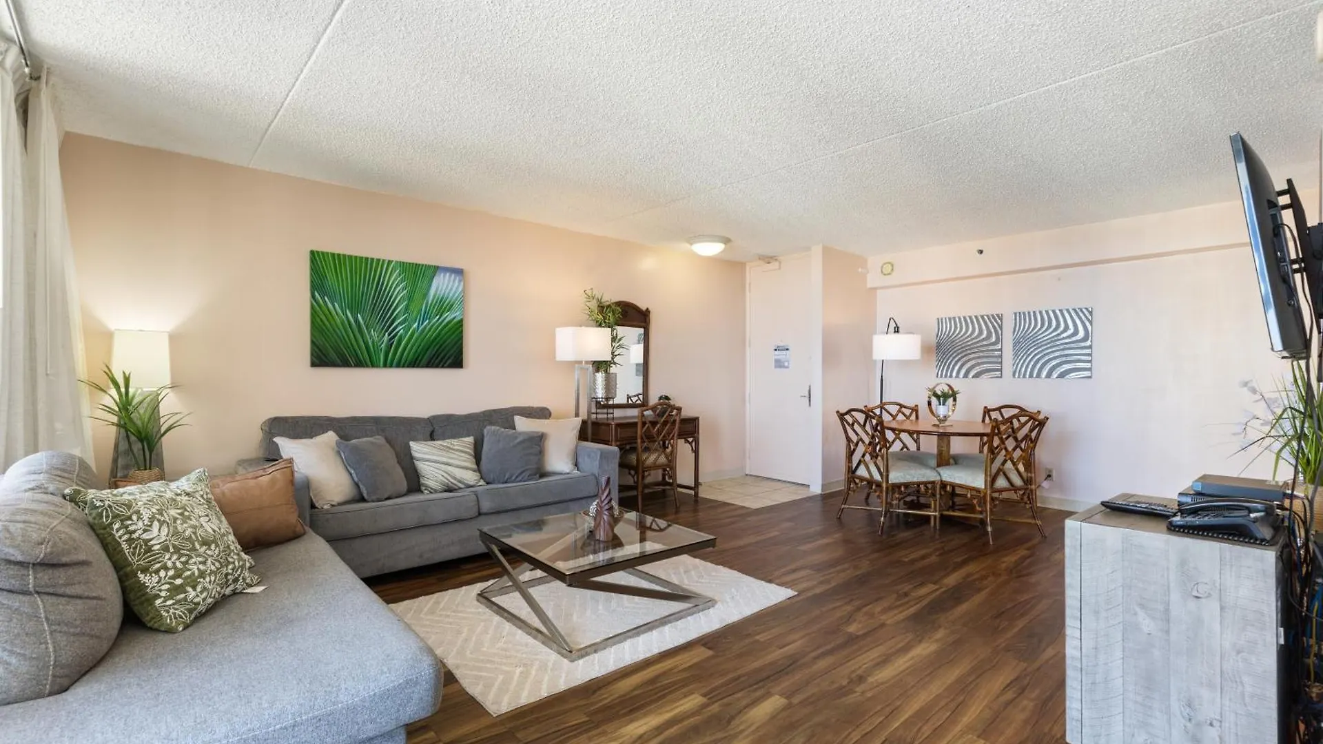 Sky-High Oceanview Escape At Waikiki Banyan With Free Parking Lejlighed Honolulu