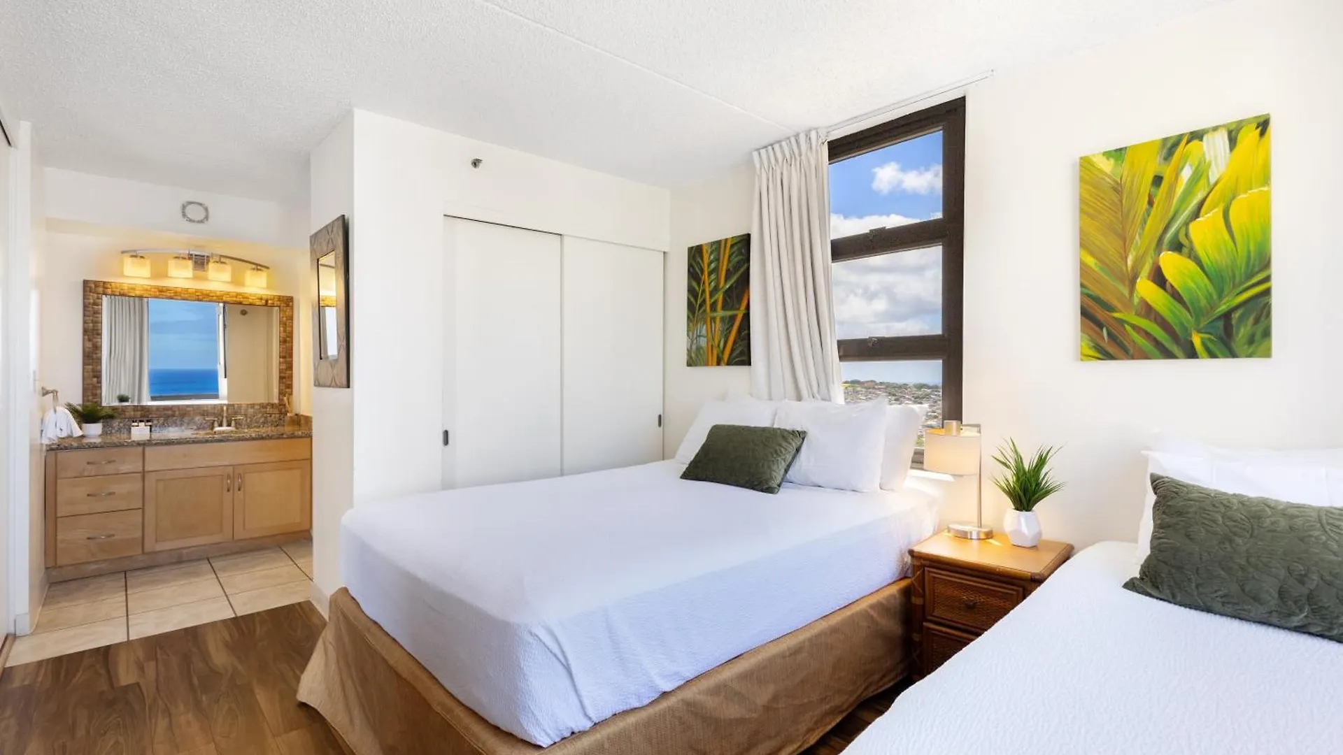 Sky-High Oceanview Escape At Waikiki Banyan With Free Parking Lejlighed Honolulu 0*,  USA