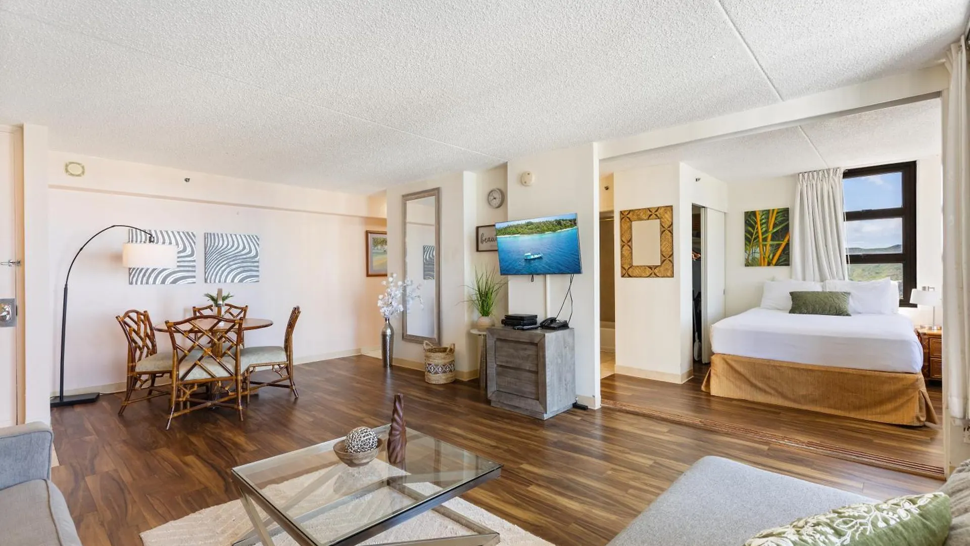 Sky-High Oceanview Escape At Waikiki Banyan With Free Parking Lejlighed Honolulu USA